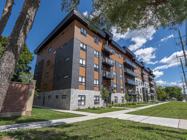 Village West Apartments in London, ON - Building Photo - Building Photo