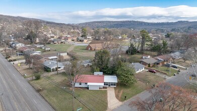 1701 Wakefield Dr NE in Huntsville, AL - Building Photo - Building Photo