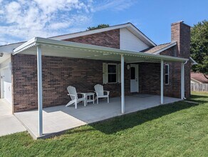 1309 Carowinds Cir in Maryville, TN - Building Photo - Building Photo