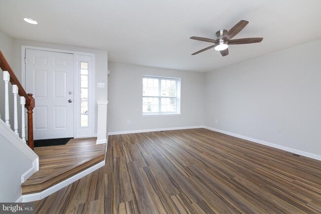 property at 6 Pearl Dr