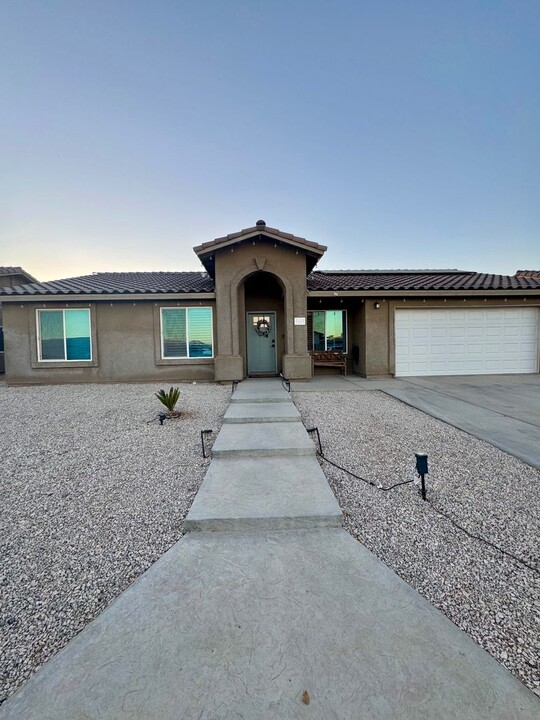 4332 S Cedar Ave in Yuma, AZ - Building Photo