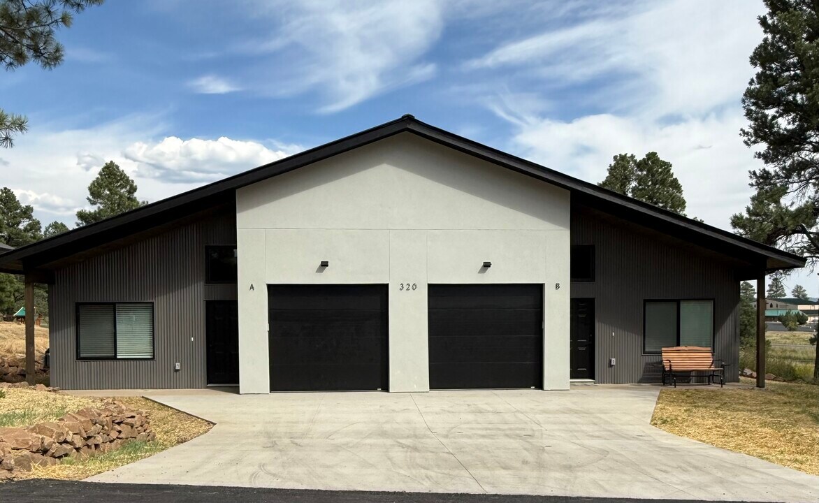 320 E Golf Pl in Pagosa Springs, CO - Building Photo