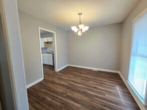 1729 Crestview Dr in Clarksville, TN - Building Photo - Building Photo