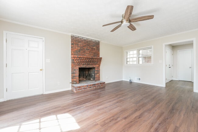 4136 Moore Rd in Ellenwood, GA - Foto de edificio - Building Photo