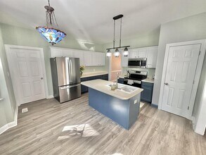 102 Wire Grass Way in Hampstead, NC - Building Photo - Building Photo
