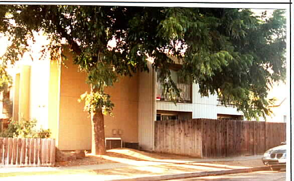 512 Elizabeth St in Vacaville, CA - Foto de edificio