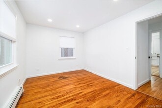 5 Prospect St in Glen Head, NY - Building Photo - Building Photo