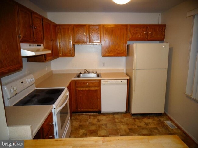 2495 Vineyard Ln in Crofton, MD - Building Photo - Building Photo