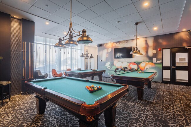 Les Façades du Mesnil in Québec, QC - Building Photo - Building Photo