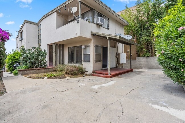 property at 1142 Serrano Ave