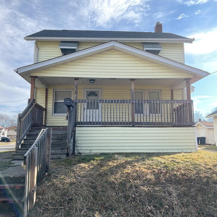 1239 Herberich Ave in Akron, OH - Building Photo
