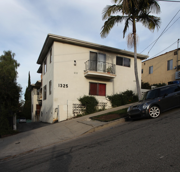 1325 Qunitera St in Los Angeles, CA - Foto de edificio