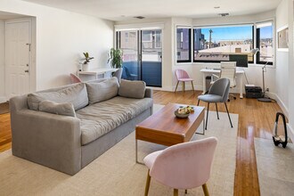 18 N Venice Blvd, Unit D in Venice, CA - Foto de edificio - Building Photo