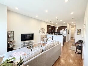 1905 W Huron St, Unit 3 in Chicago, IL - Building Photo - Building Photo