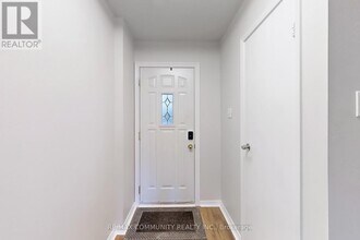 18 Knightsbridge Way in Markham, ON - Building Photo - Building Photo