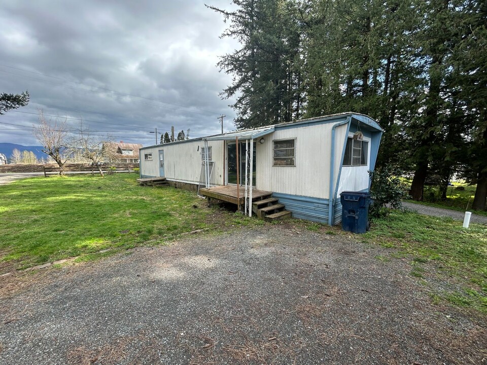 6789 Noon Rd in Everson, WA - Building Photo