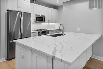 4622 N Ashland Ave, Unit 302 in Chicago, IL - Building Photo - Building Photo