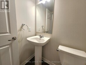 209 Hartsmere Dr in Ottawa, ON - Building Photo - Building Photo