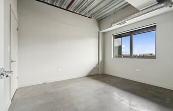 1243 N Milwaukee Ave, Unit 501 in Chicago, IL - Building Photo - Building Photo