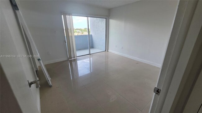 9375 Fontainebleau Blvd in Miami, FL - Building Photo - Building Photo