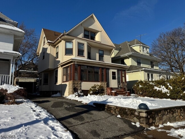 4 Claremont Pl in Montclair, NJ - Building Photo - Building Photo