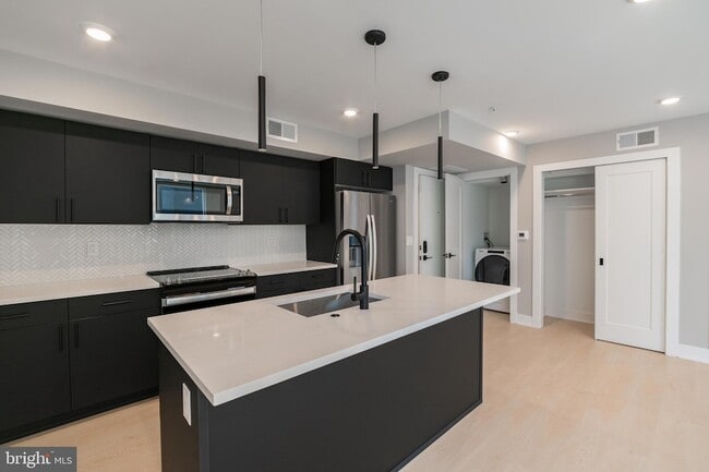 6604 Ridge Ave, Unit 301 in Philadelphia, PA - Building Photo - Building Photo