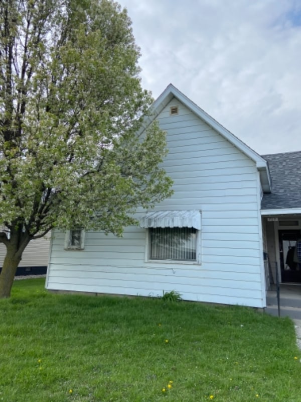 property at 722 E Washington St