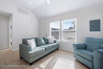 109 W Pompano Way in Lavallette, NJ - Building Photo - Building Photo