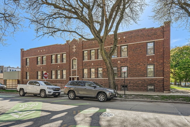 property at 5014 N Rockwell St