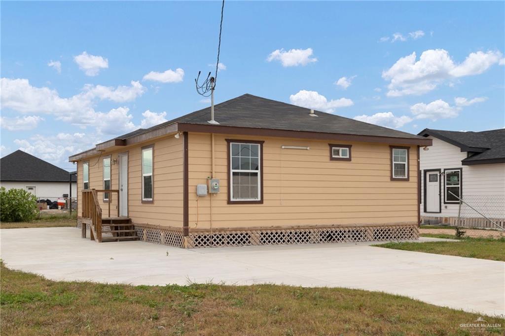 16 Chesnee Ave in Edinburg, TX - Building Photo