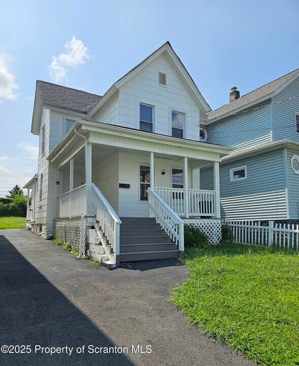 325 Ferdinand St in Scranton, PA - Building Photo