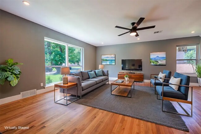 11027 Genetta Dr in Dallas, TX - Foto de edificio - Building Photo