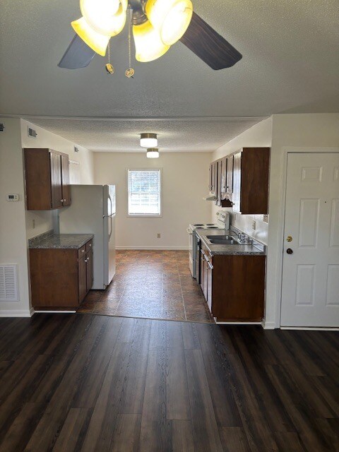 208 Maple St, Unit 208 MAPLE STREET in Statesville, NC - Foto de edificio - Building Photo