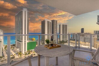 4010 S Ocean Dr in Hollywood, FL - Foto de edificio - Building Photo