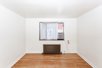 Morewood Court in Pittsburgh, PA - Building Photo - Interior Photo