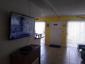 335 Causeway N in New Smyrna Beach, FL - Building Photo - Building Photo