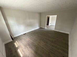 66 E Red Bank Ave, Unit First Floor in Woodbury, NJ - Building Photo - Building Photo