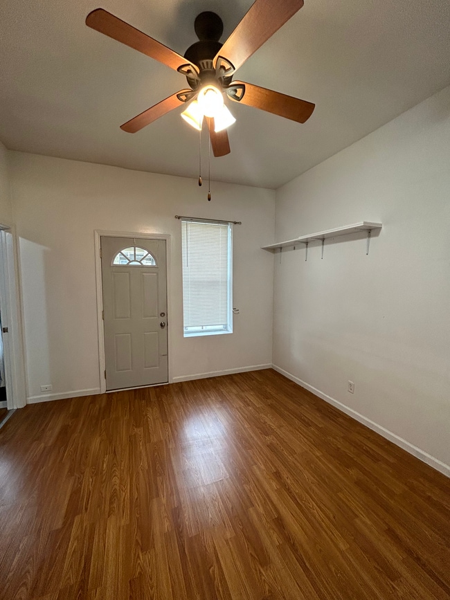 2442 W Iowa St in Chicago, IL - Building Photo - Building Photo