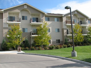 Vineyard Suites At Indian Creek in Caldwell, ID - Foto de edificio - Building Photo