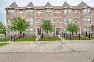 2500 Rockbrook Dr in Lewisville, TX - Building Photo - Building Photo