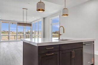 16460 Wildhorse Lk Blvd in Chesterfield, MO - Foto de edificio - Building Photo