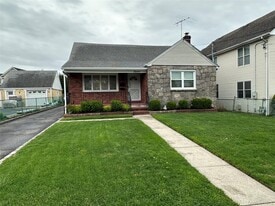 12 Smith St in Glen Cove, NY - Building Photo