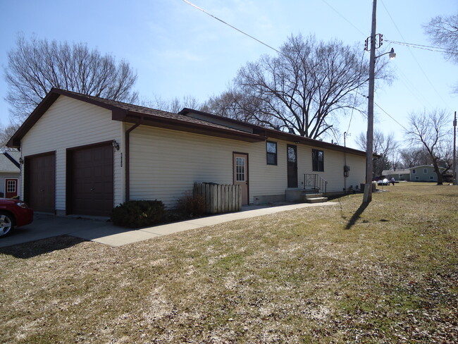 607 E Glover St, Unit front in Ottawa, IL - Building Photo - Building Photo