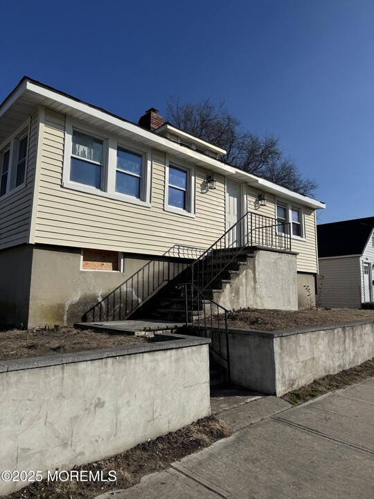 102 Raritan Ave in Keansburg, NJ - Building Photo