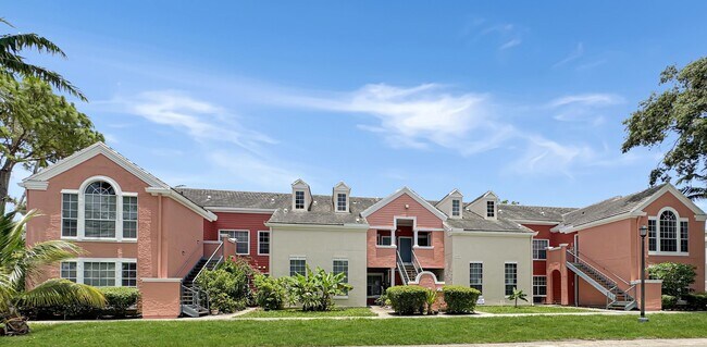 1345 Crystal Way in Delray Beach, FL - Foto de edificio - Building Photo