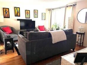 58 Vale Ave in Cranston, RI - Foto de edificio - Building Photo