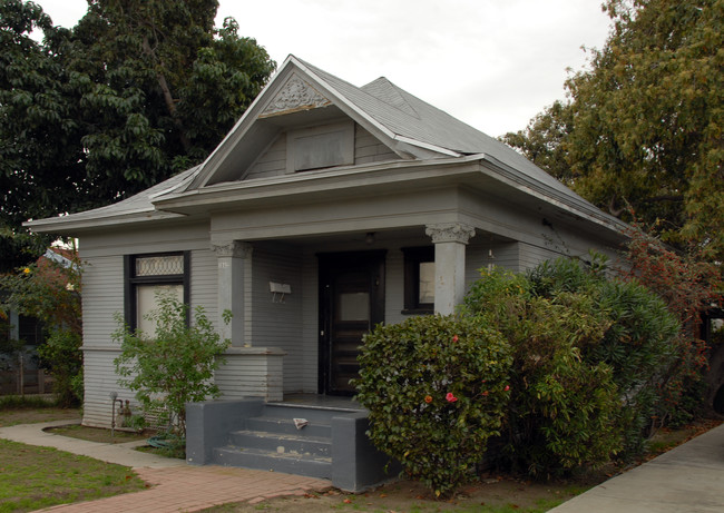 1044 E 54th St in Los Angeles, CA - Building Photo - Building Photo