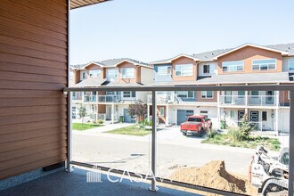 17211-1729A 9A Ave SW in Edmonton, AB - Building Photo - Building Photo