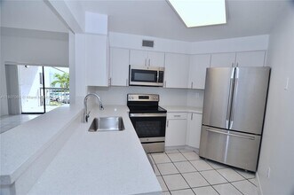 9427 Fontainebleau Blvd in Miami, FL - Building Photo - Building Photo