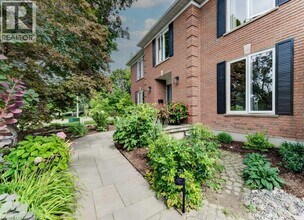 489 Branstone Dr in Waterloo, ON - Building Photo - Building Photo